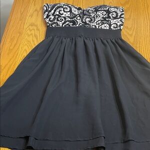 Rue21 Black White Strapless Mini Dress Build in Bra Elastic Waist Lined Sheer